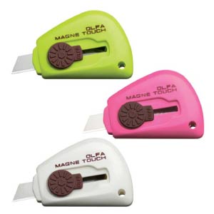 Magnetic small knives